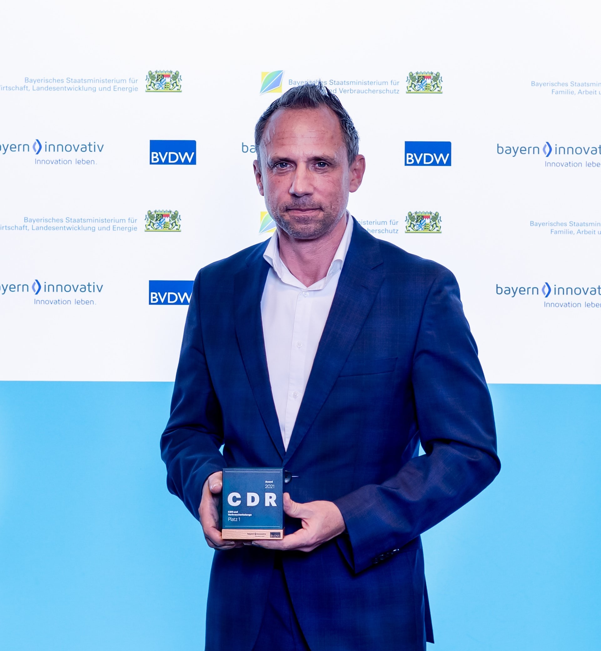 Verbraucherschutzminister Thorsten Glauber am CDR Award mit der Auszeichnung für CDR und Verbraucherbelange